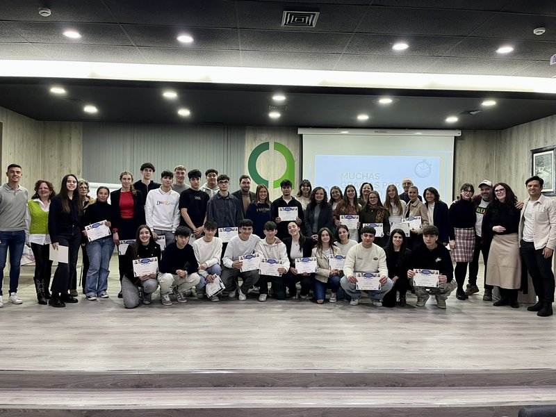 Foto de finalistas y premiados del IX Certamen Fomento del Espíritu Emprendedor de Almassora