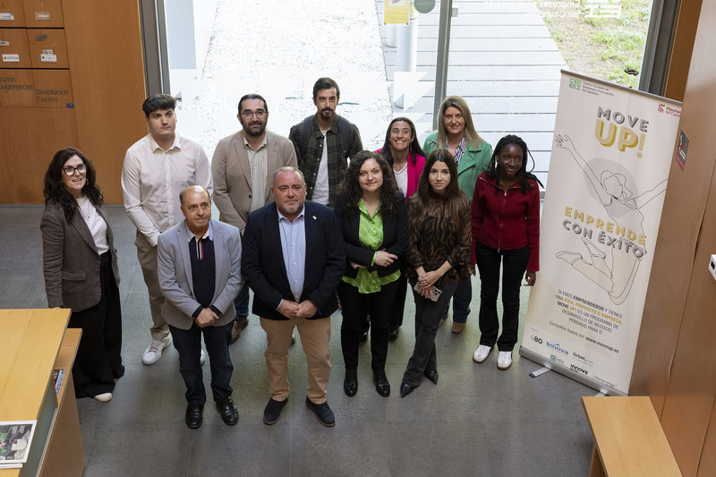 Representantes de las empresas patrocinadoras de Move Up!