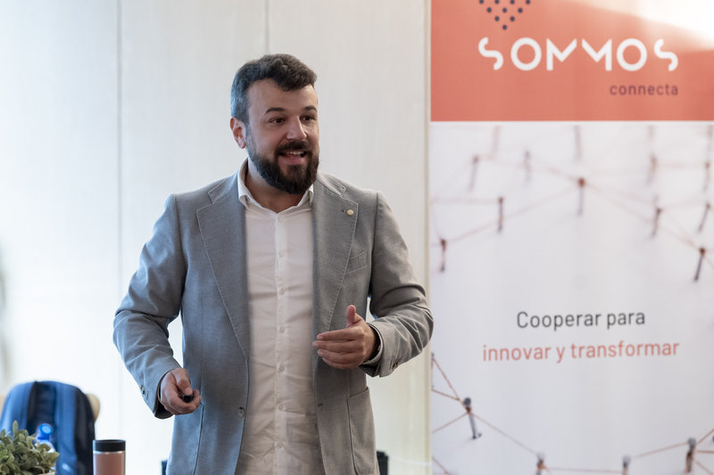Javier Navarro (MIARCO e ISTOBAL), en el encuentro SOMMOS_connecta
