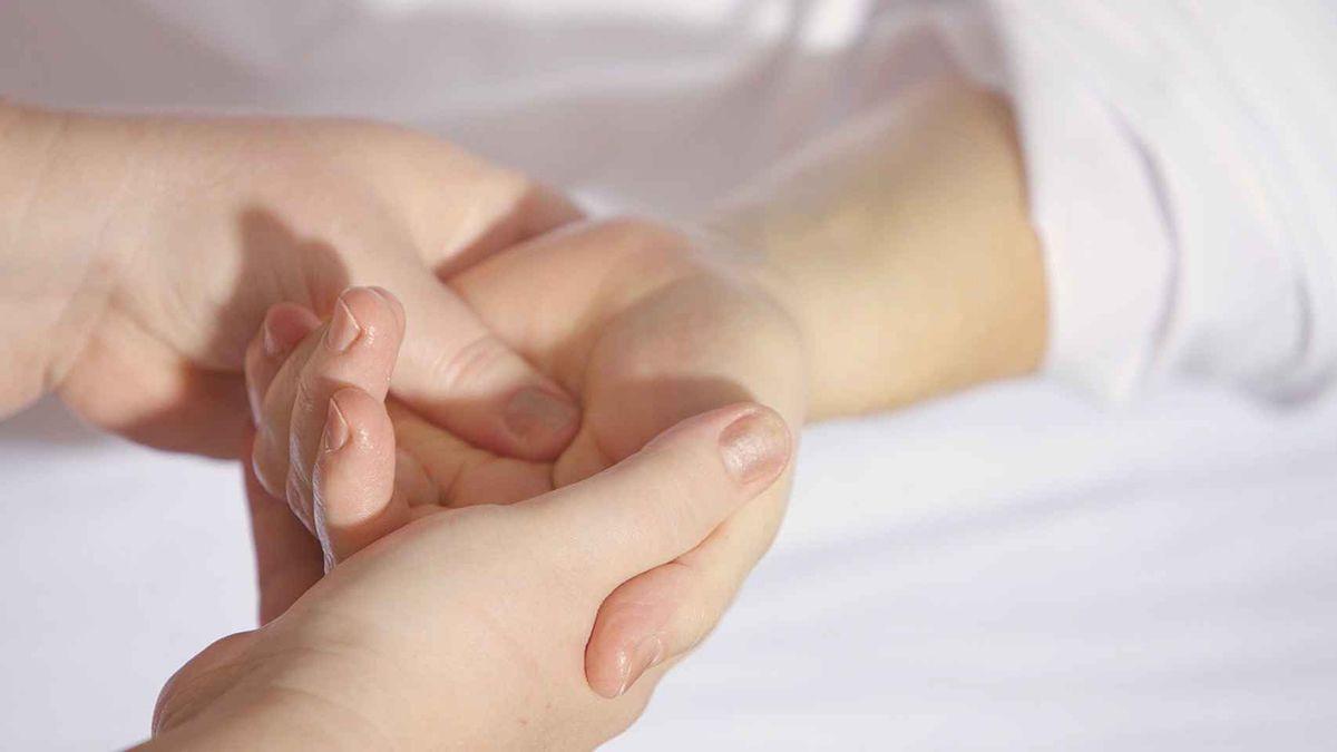 �Por qu� se me duermen las manos? El s�ntoma que muchas personas est�n ignorando