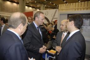 291 Albert Fabra visita stands de empresas en el DPECV2012