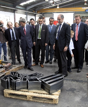 Francisco Camps visita la empresa TCI cutting
