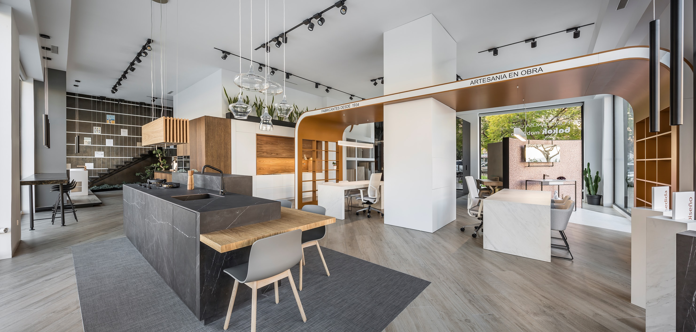 Cocinas Ba�os y Laboratorios S.L.